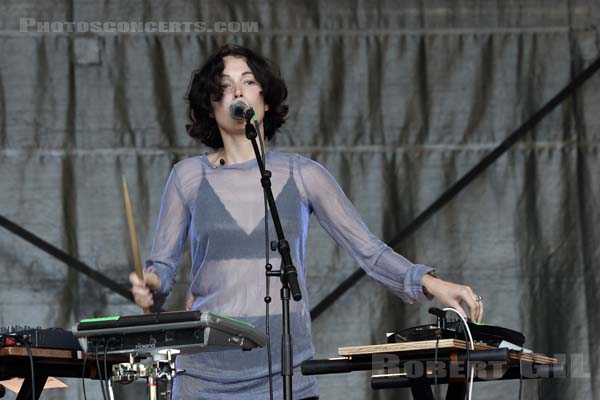 KELLY LEE OWENS - 2018-05-26 - PARIS - Parc de la Villette - Scene Prairie du Cercle Nord - 
